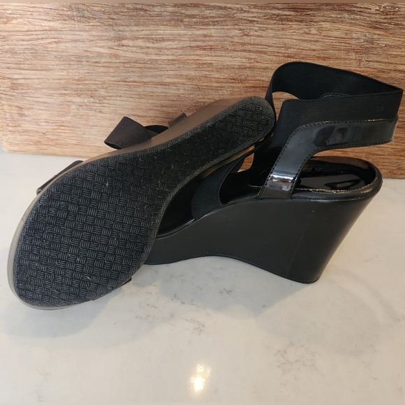 Black platform wedge sandals - Picture 4 of 5